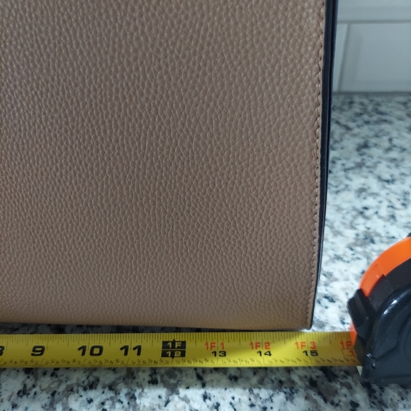 Designer inspired tan and gold buckle handbag - Picture 10 of 12